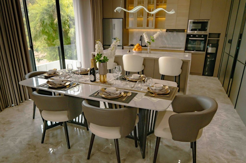 These Simple Design Tricks Will Instantly Make Your Kitchen Feel Warmer And Cozier 1 These Simple Design Tricks Will Instantly Make Your Kitchen Feel Warmer And Cozier